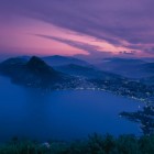 Blick vom Monte Bre auf den See, die Stadt und den Monte San Salvatore_Christoph Sonderegger